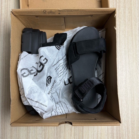 UGG - NWT Ashton Ankle Sandal - Black - Sz 8 - Picture 3 of 8